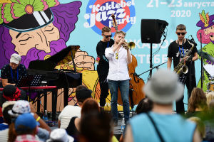 Ivan Akatov’s quintet Jazz Vibes performs on the Voloshin Stage as part of the Koktebel Jazz Party 2020 international jazz festival in Crimea