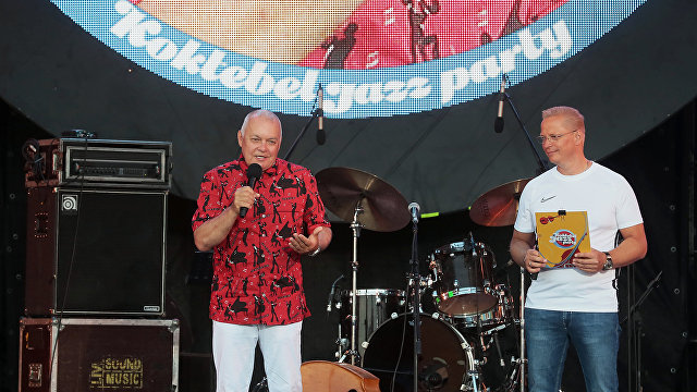 Dmitry Kiselev thanks Koktebel Jazz Party organizers